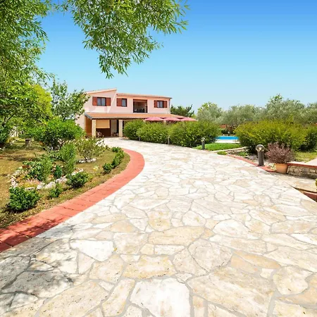 Gorgeous Home In Lisicic *