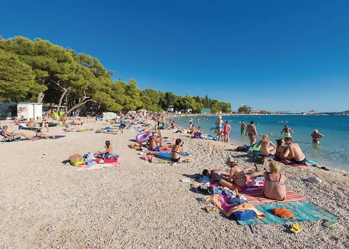 Awesome Home In Lisicic With Wifi *