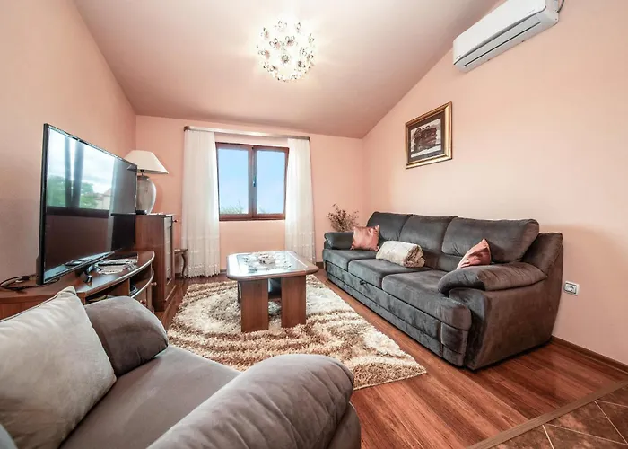 Awesome Home In Lisicic With Wifi Dom wakacyjny Lisicici