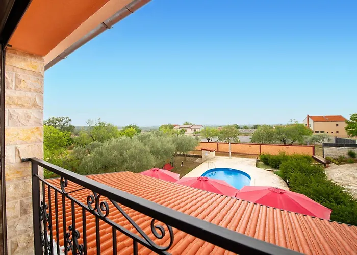 Awesome Home In Lisicic With Wifi Lisicici
