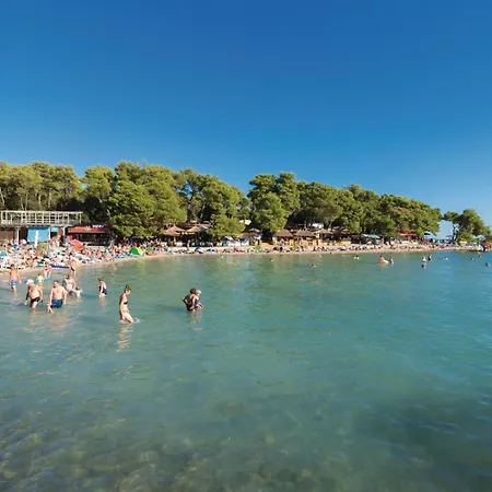 بيت للعطل Awesome Home In Lisicic With Wifi