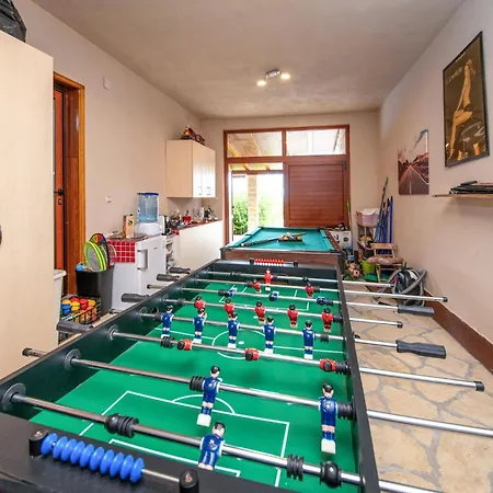 Gorgeous Home In Lisicic * Lisicici