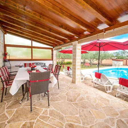 Gorgeous Home In Lisicic *