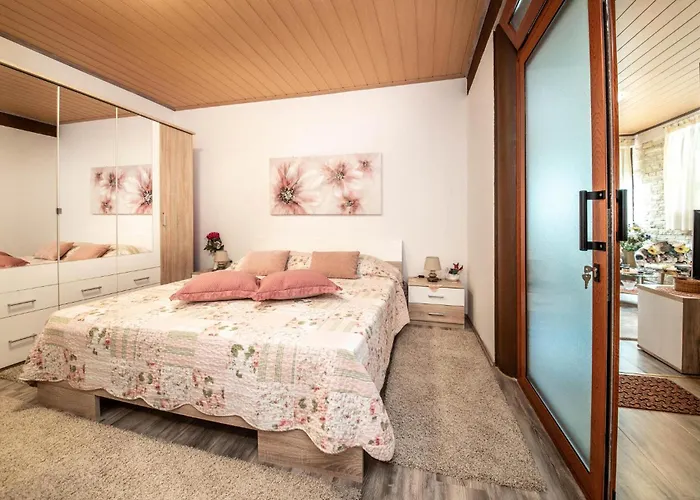 Awesome Home In Lisicic With Wifi Lisicici