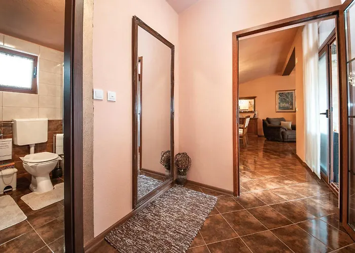 Awesome Home In Lisicic With Wifi * Lisicici