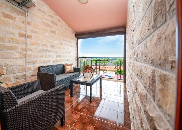 Awesome Home In Lisicic With Wifi Lisicici