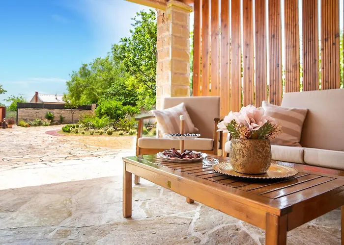 Awesome Home In Lisicic With Wifi بيت للعطل *